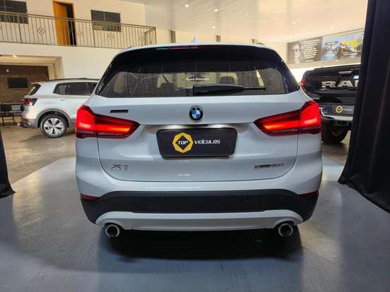 BMW-X1-2021
