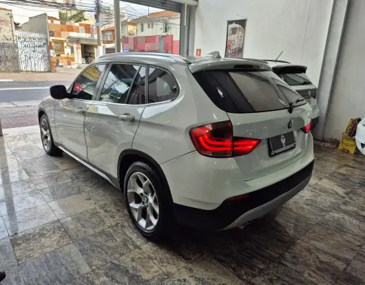 BMW-X1-2011