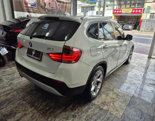 BMW-X1-2011