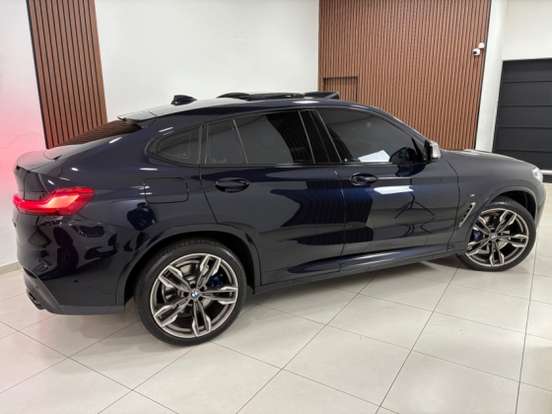 BMW-X4-2021