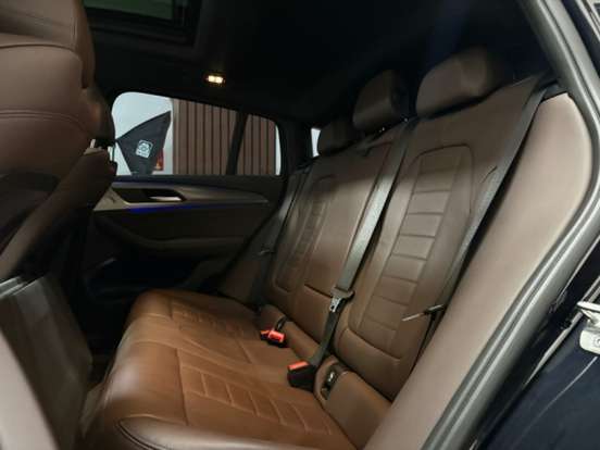 BMW-X4-2021