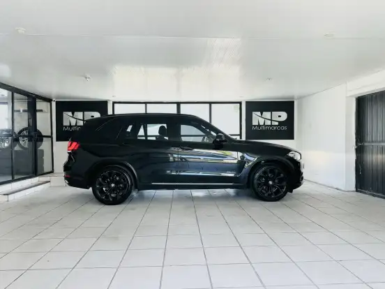 BMW-X5-3.0 FULL 4X4 35I 6 CILINDROS 24V GASOLINA 4P AUTOMÁTICO BMW-X5-2017