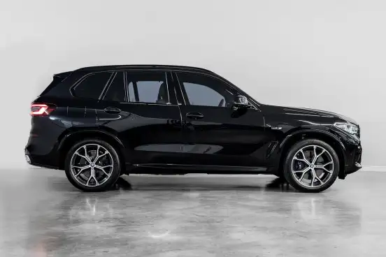 BMW-X5-2021
