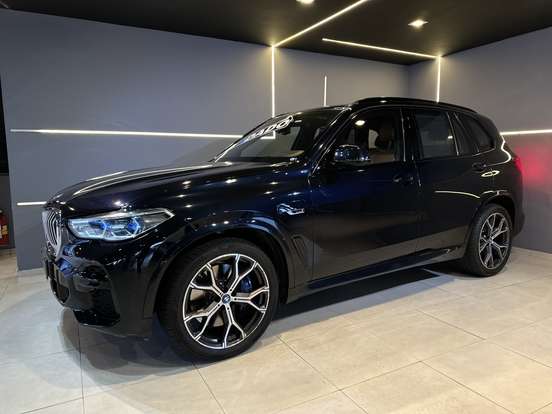 BMW-X5-2021