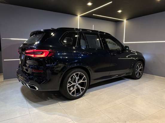BMW-X5-2021