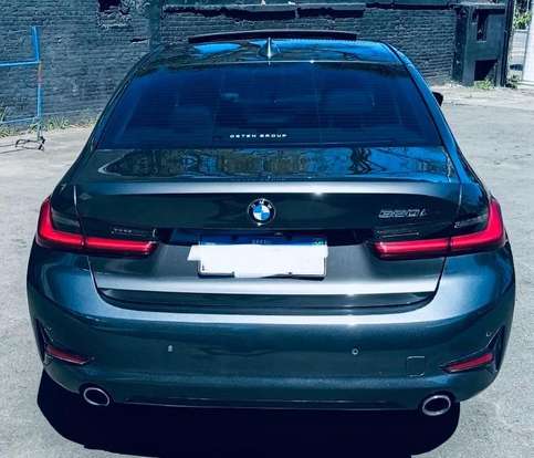 BMW-320i-2021