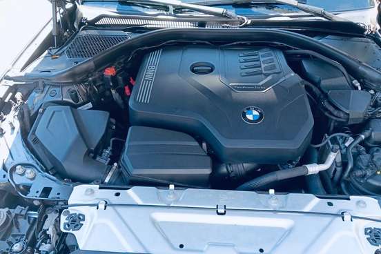 BMW-320i-2021