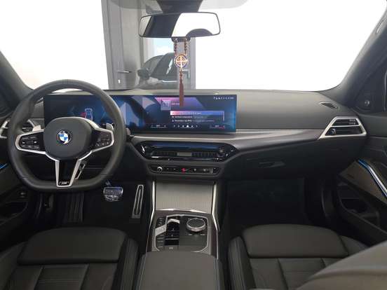 BMW-320i-2025