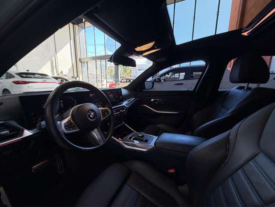 BMW-320i-2023