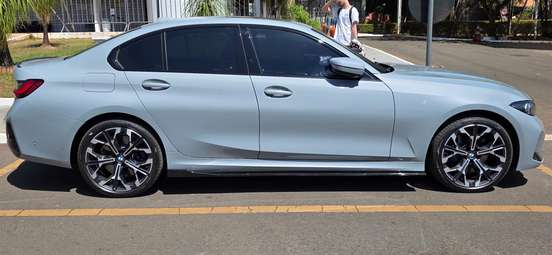 BMW-330e-2025