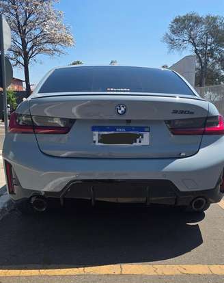 BMW-330e-2025