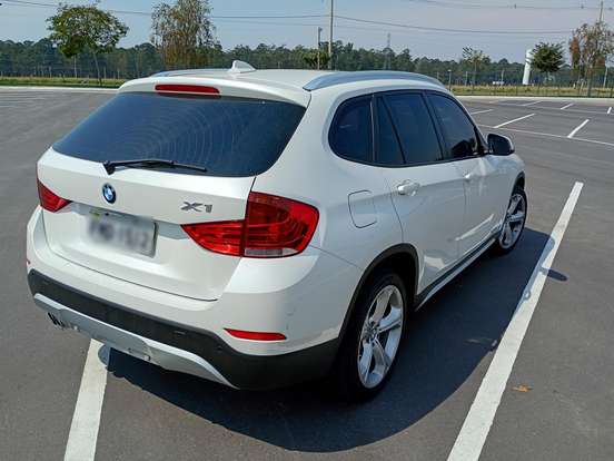 BMW-X1-2.0 16V TURBO GASOLINA SDRIVE20I 4P AUTOMÁTICO BMW-X1-2013