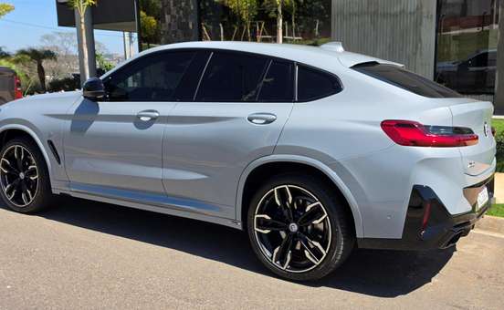 BMW-X4-2022