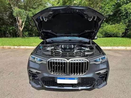 BMW-X7-2021