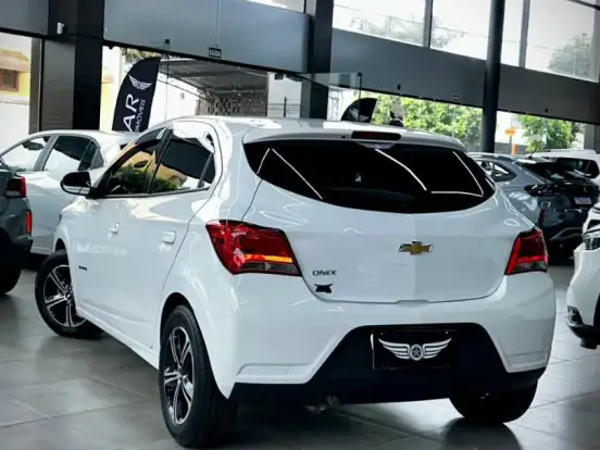 CHEVROLET-ONIX-1.4 MPFI ADVANTAGE 8V FLEX 4P AUTOMÁTICO CHEVROLET-ONIX-2019