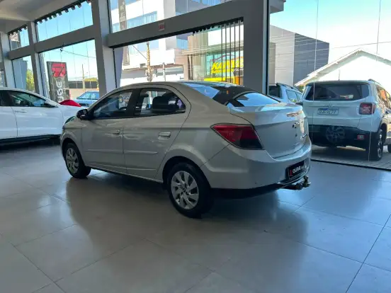 CHEVROLET-PRISMA-2013