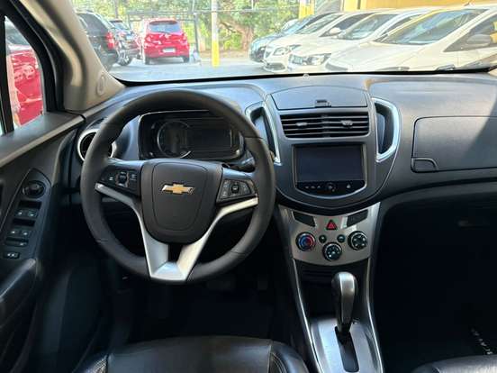 CHEVROLET-TRACKER-2015
