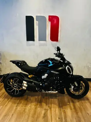 DUCATI DIAVEL V4 