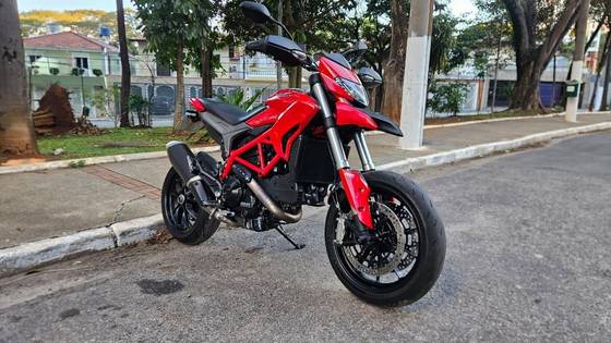 DUCATI HYPERMOTARD 821 