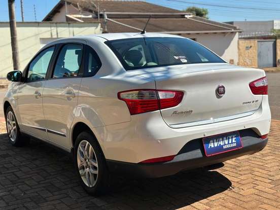 FIAT-GRAND SIENA-1.6 MPI ESSENCE 16V FLEX 4P MANUAL FIAT-GRAND SIENA-2014