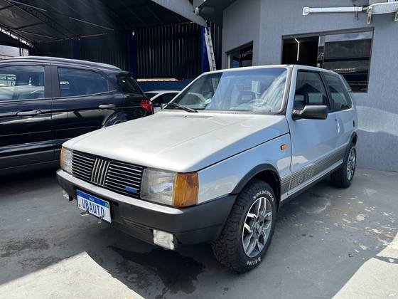Fiat UNO 1.6 R 8V Álcool 2P Manual