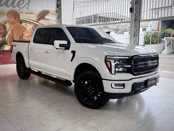 FORD F-150 5.0 V8 GASOLINA CD LARIAT BLACK FX4 AUTOMÁTICO