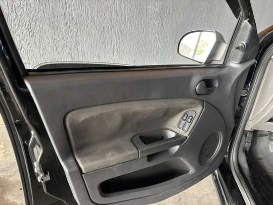 FORD-FIESTA-1.0 ROCAM SEDAN 8V FLEX 4P MANUAL FORD-FIESTA-2011