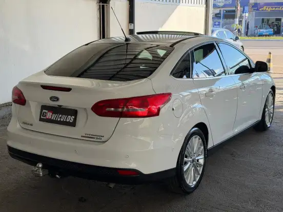 FORD-FOCUS-2.0 SE PLUS 16V FLEX 4P POWERSHIFT FORD-FOCUS-2015