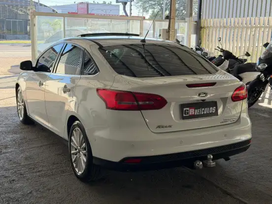 FORD-FOCUS-2.0 SE PLUS 16V FLEX 4P POWERSHIFT FORD-FOCUS-2015