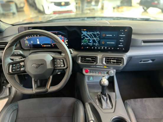 FORD-MUSTANG-2025