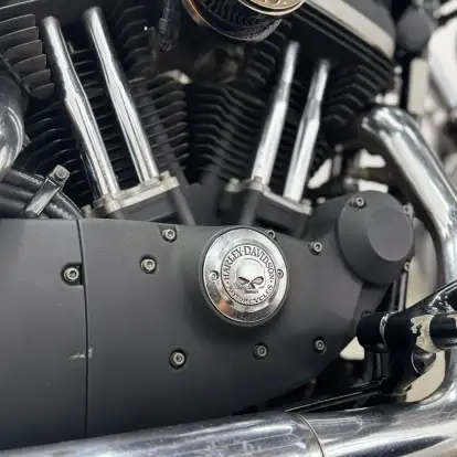 HARLEY-DAVIDSON-SPORTSTER XL 883 R-2011