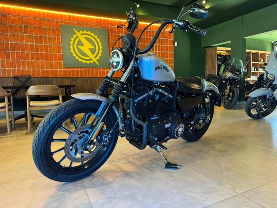 HARLEY-DAVIDSON SPORTSTER XL 883N IRON 