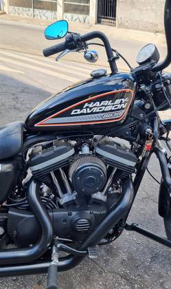 HARLEY-DAVIDSON SPORTSTER XL 883 R 