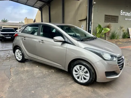 HYUNDAI HB20 1.0 COMFORT PLUS 12V FLEX 4P MANUAL HYUNDAI HB20 1.0 COMFORT PLUS 12V FLEX 4P MANUAL