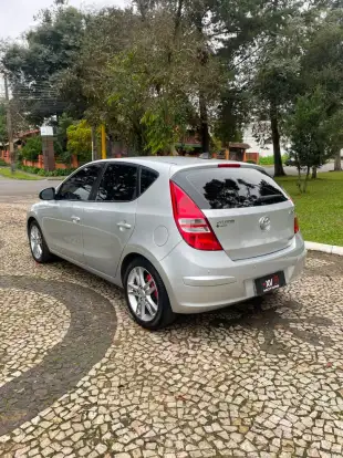 HYUNDAI-I30-2.0 MPFI GLS 16V GASOLINA 4P AUTOMÁTICO HYUNDAI-I30-2011