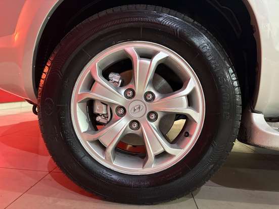 HYUNDAI-TUCSON-2012