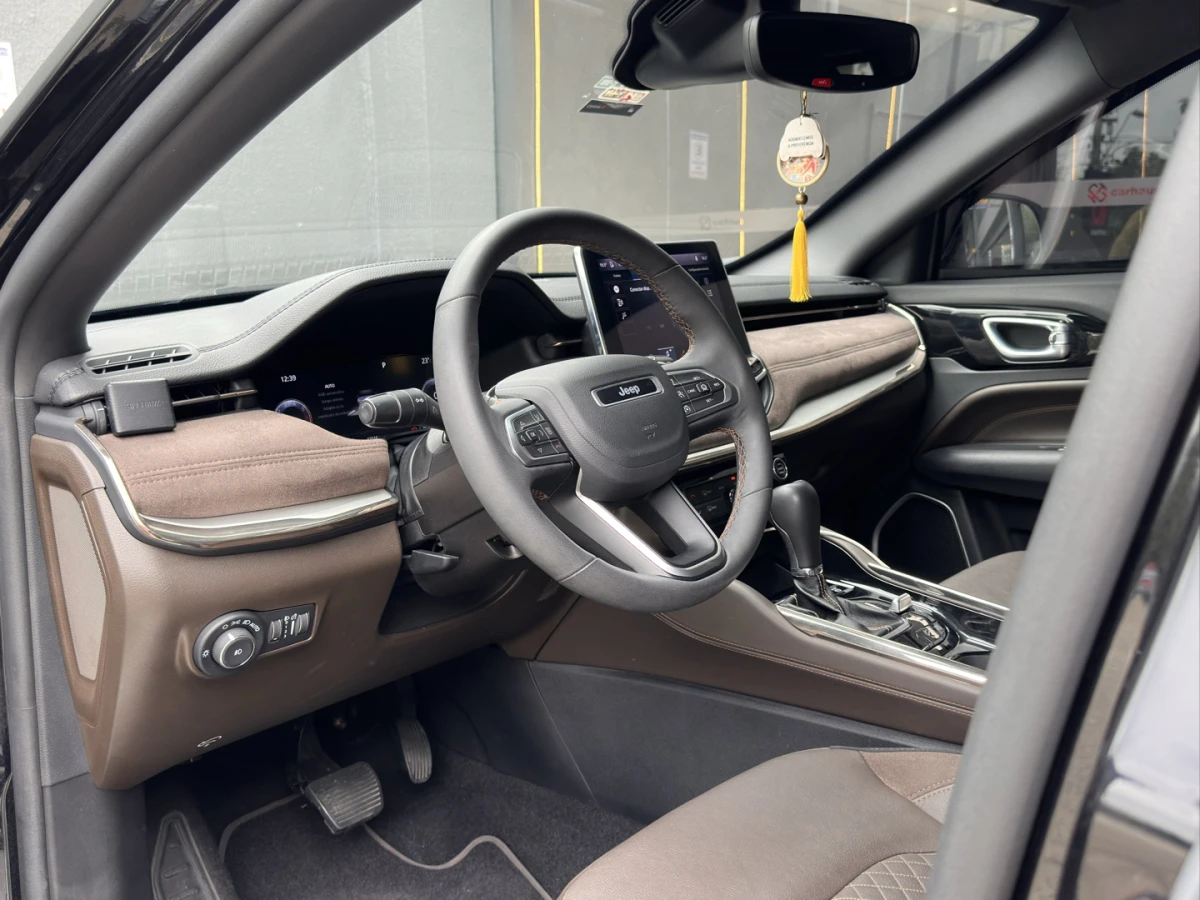 Jeep Commander — foto 9
