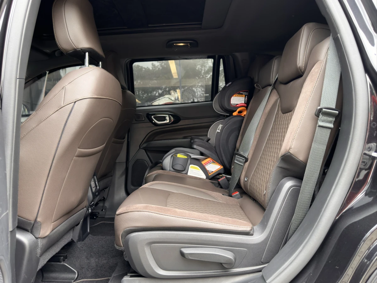 Jeep Commander — foto 10