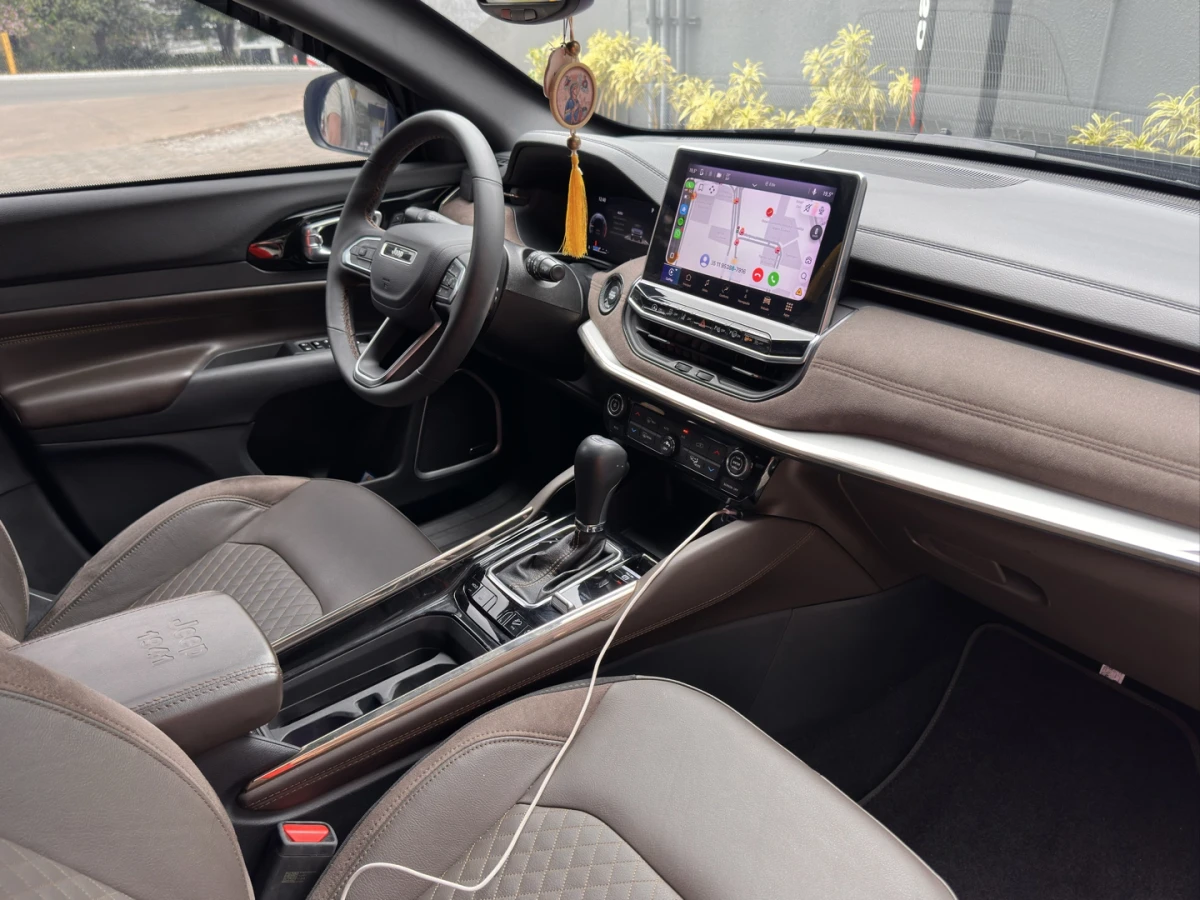 Jeep Commander — foto 11