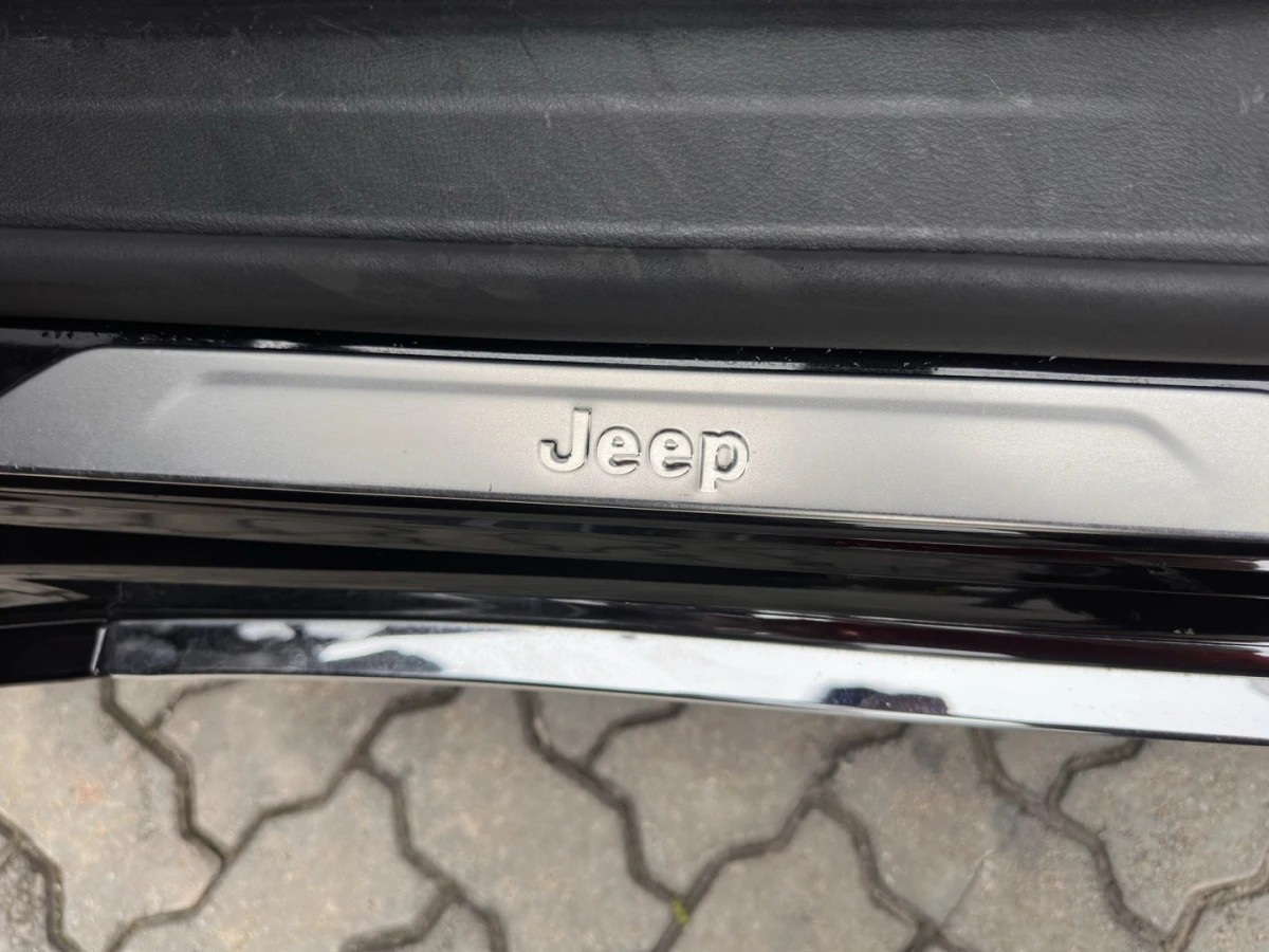 Jeep Commander — foto 12