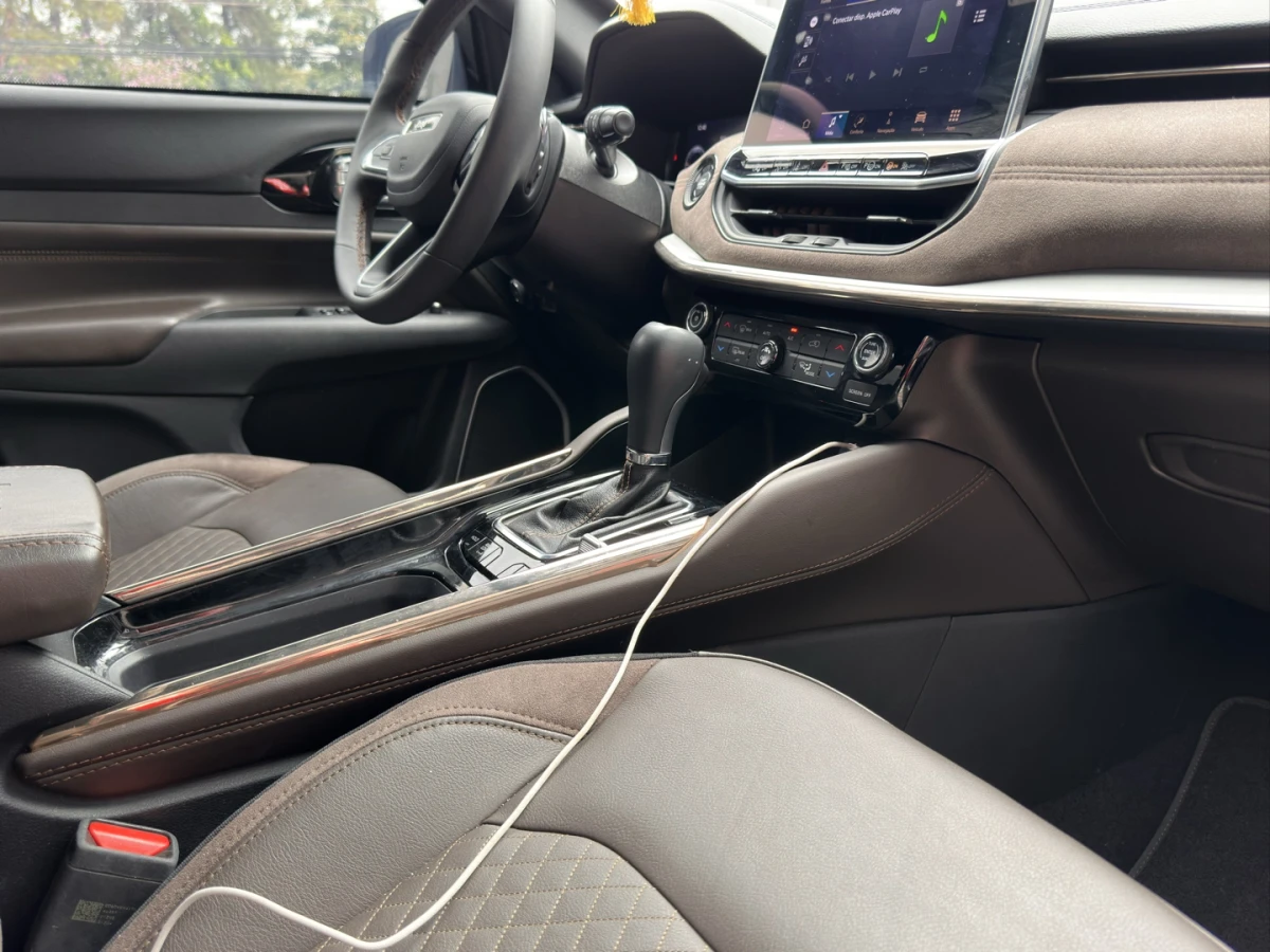 Jeep Commander — foto 13