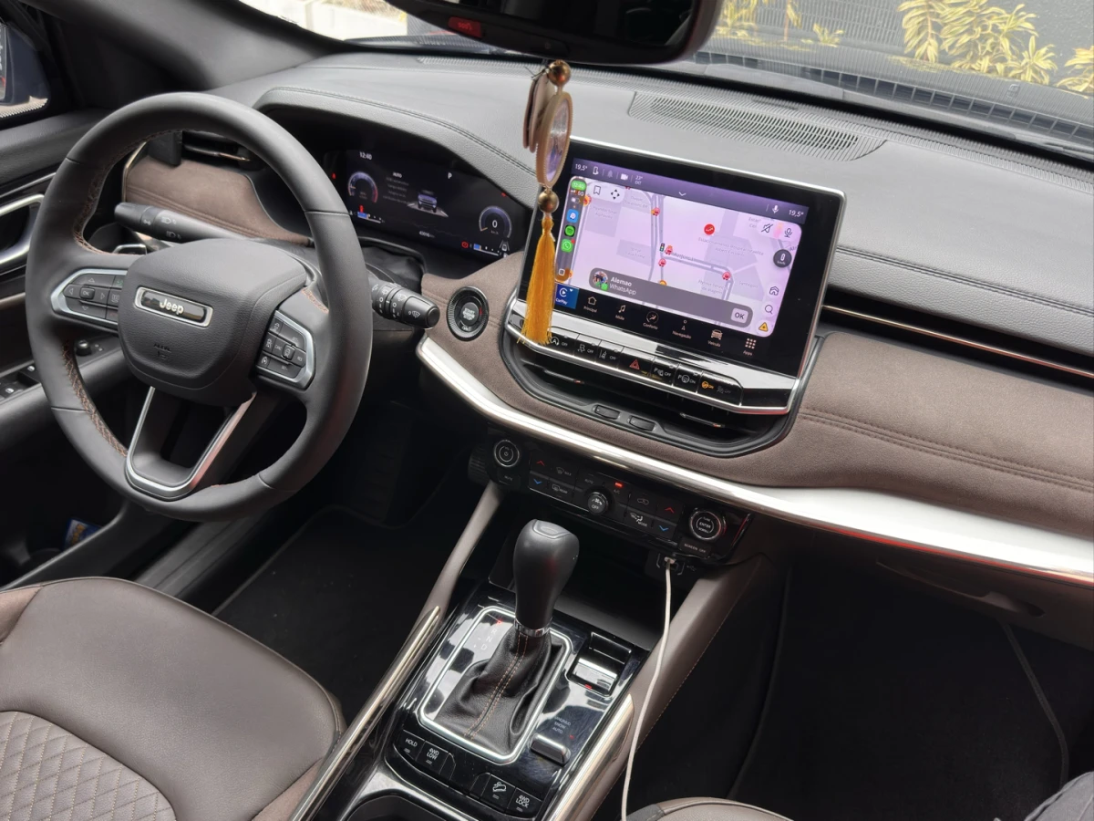 Jeep Commander — foto 15