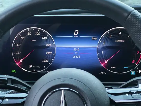 MERCEDES-BENZ-C 300-2023