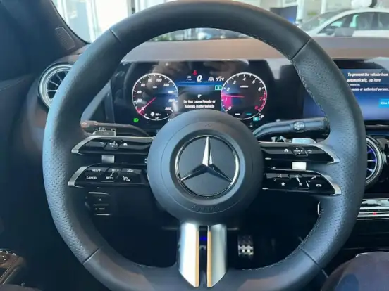 MERCEDES-BENZ-GLA 200-2026