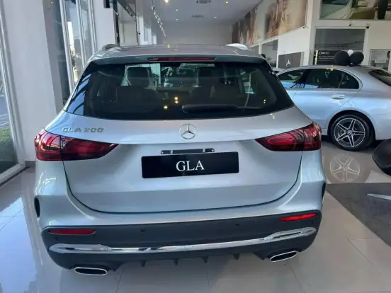 MERCEDES-BENZ-GLA 200-2026
