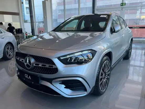MERCEDES-BENZ-GLA 200-2026