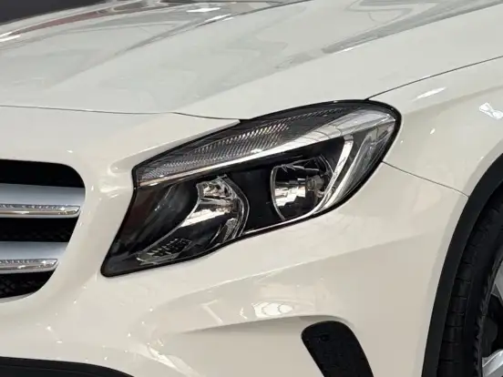 MERCEDES-BENZ-GLA 200-2015