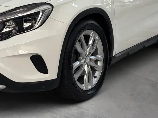 MERCEDES-BENZ-GLA 200-2015