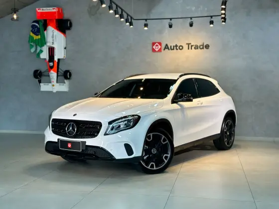 MERCEDES-BENZ GLA 200 1.6 CGI FLEX NIGHT 7G-DCT
