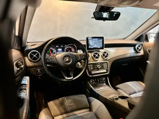 MERCEDES-BENZ-GLA 200-2019